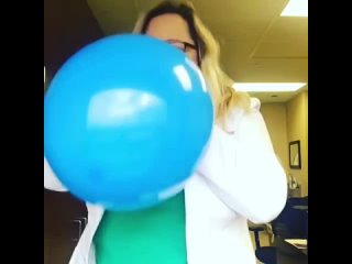 doctor shows a lung test by blowing up a blue balloon until it pops